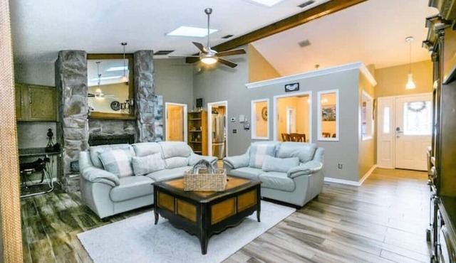 Amazing Location & Amenities Hot Tub King Bed