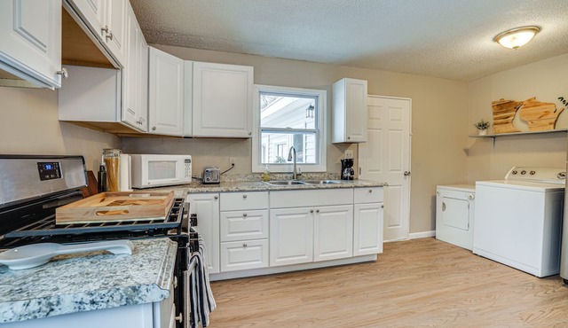 Charming Lakeland Home: Steps to St Croix River!