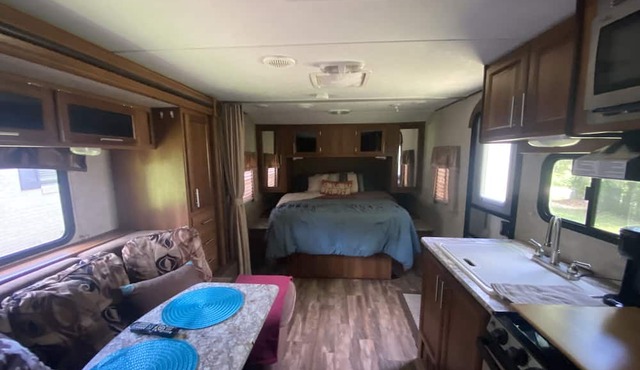 Country getaway within 8 miles of more hunting and fishing than your 💕’s desire