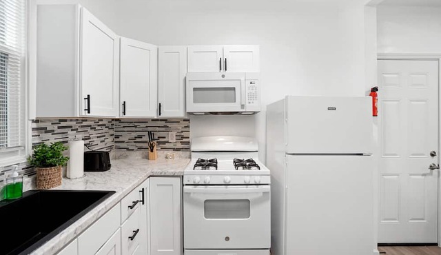 "Cozy & Complete 2b/1b apt;Near SoMa"