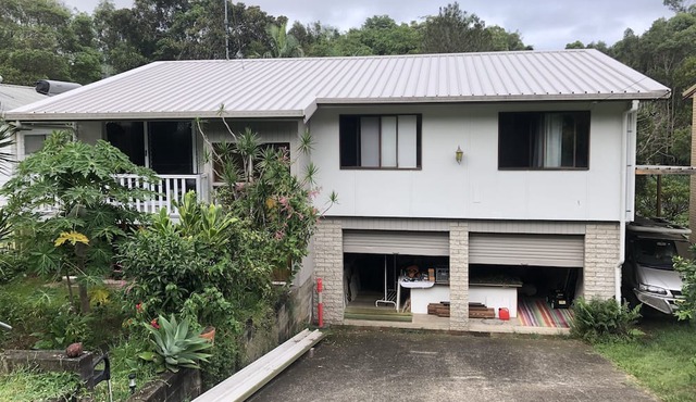 Private, picturesque, tranquil, tree top home near the M1 beach and airport.