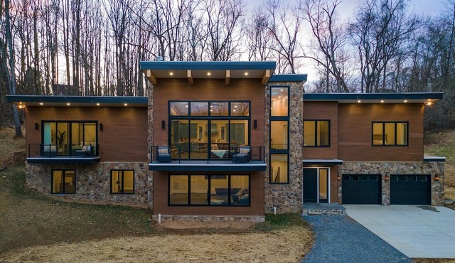 Luxurious Retreat on the Potomac River Along C&O Canal
