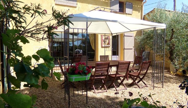 Homerez - Nice appartement for 6 ppl. with shared pool and terrace at Bellegarde