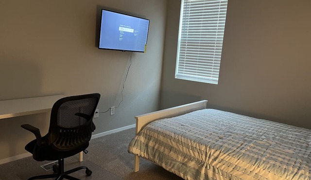 Private Bedroom in Elgin.5