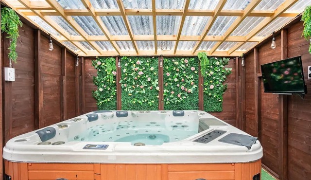 Captivating 2-Bed House in Hamilton with jacuzzi