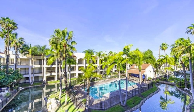 Disney Den - 7 Miles From Disneyland and Beach Pet-Friendly! AC Washer and Dryer