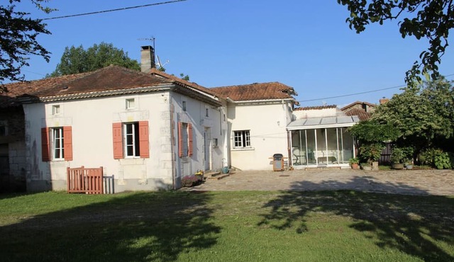 Holiday Home 'La Jarisse' with Private Terrace, Private Garden and Wi-Fi