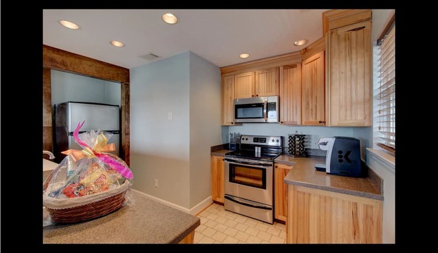 Waterfront with dock, pool and boat lift, crab traps and paddle boards. Yes-Pets