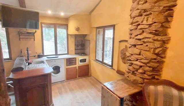 Située Dans un Parc Arboré, Maison de Caractère de 45 m2