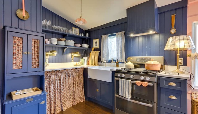 Wantage Getaway w/ Private Pickleball Court!