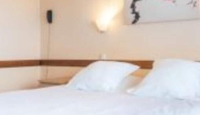 Studio Standard Triple