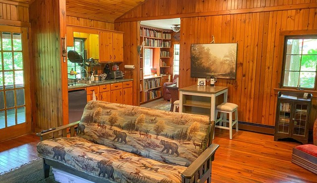 Lakefront Cabin with Cozy Reading Nook