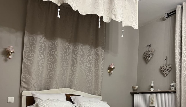 Dans Maison du Xviiième Siècle, Deux Jolies Chambres D'hôtes Décorées Avec Soin!