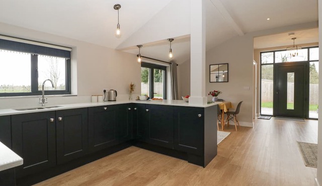 MEDLANDS, pet friendly, with a garden in Newent