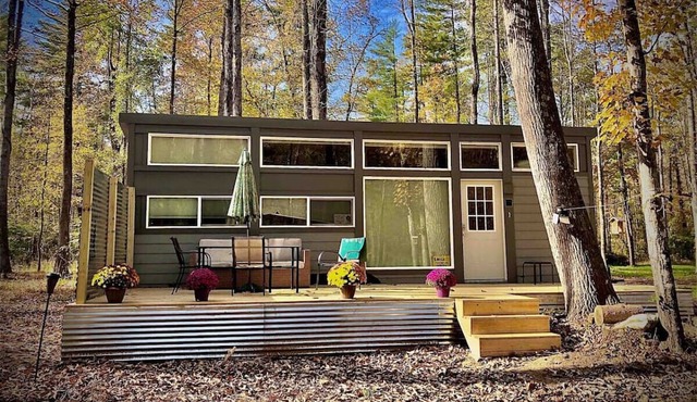 Dogs, Tiny House, Steam Sauna, Kayaks & Fire