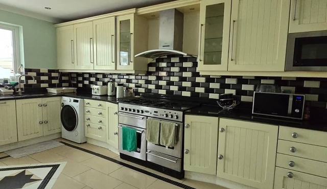 Pine, One Single Room, Romford