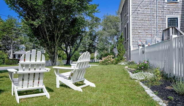 Spacious home in the heart of Marion's charming village. Bike/walk/swim & enjoy!