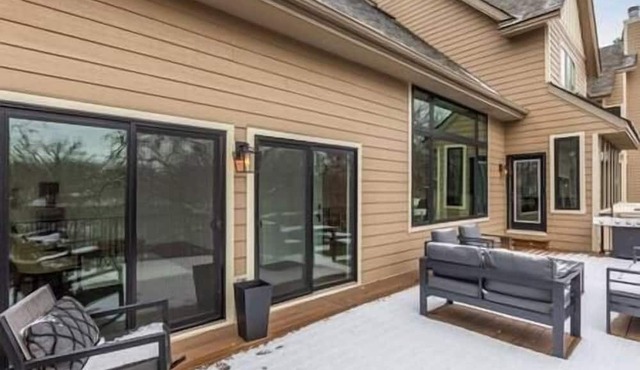 Luxury Minnetonka Home - sleeps 24/+bunk room