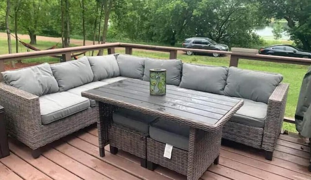 Cozy lake place close to the cities on Goose Lake