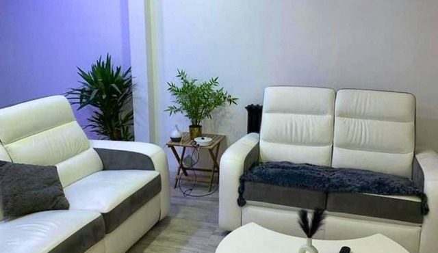 Homerez - Amazing house for 12 ppl. with jacuzzi, garden and terrace at Longvic