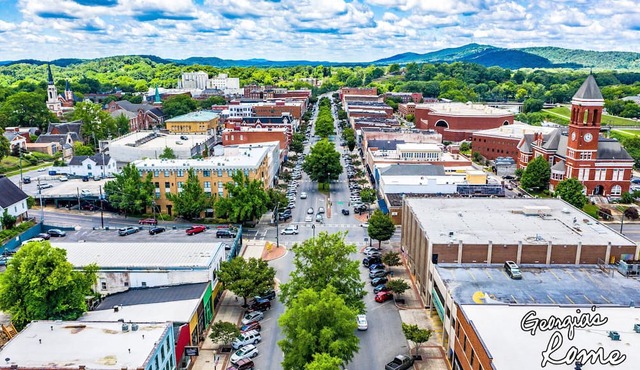 Walk downtown from Lumpkin Hill!