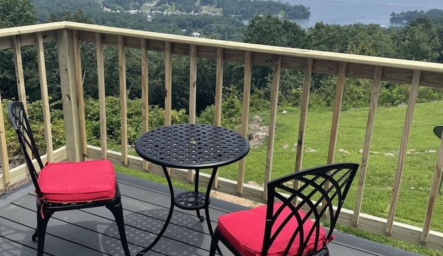 Cozy and private villa overlooking Lake Guntersville