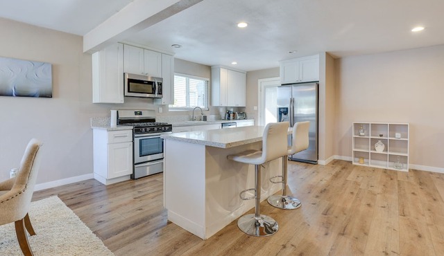 Escondido Home w/ Yard ~ 1 Mi to Grape Day Park