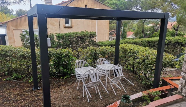 Belle Villa Familiale au Calme,2 Appartements, Chacun 500m2 de Jardin