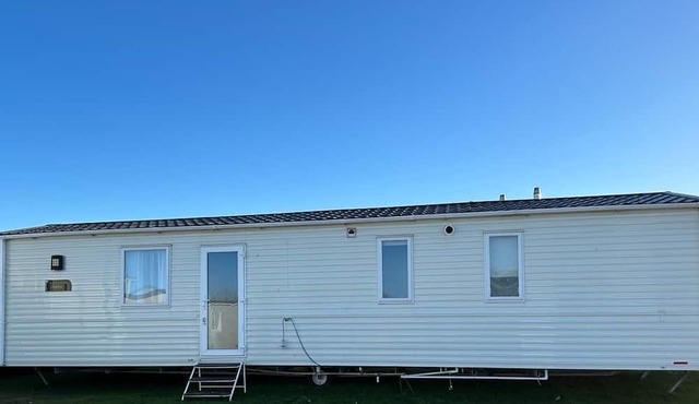 Impeccable 3-Bed Caravan in Felixstowe