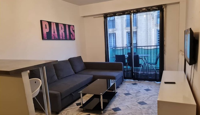 Petit F2 Simple Proche Toutes Commodités