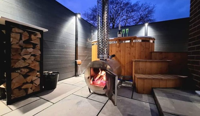 Wood-Fired Hot Tub Annex, Rare 2 Bed Norfolk Stay