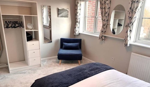 Apartment in Epsom with Free Parking