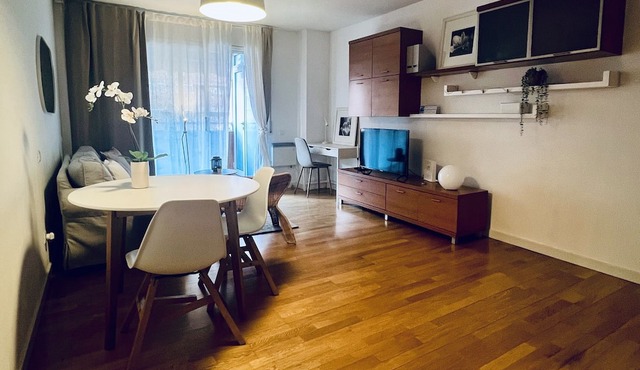Modern studio near metro 5 minutes from La Maquinista Great lighting and balcony