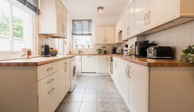 Stylish 3 bedroom home in trendy Hoole - Sleeps 6
