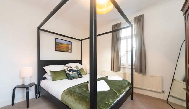 Pass the Keys | Bright spacious flat with free parking