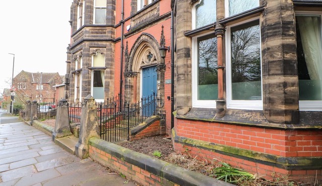 22 CHATSWORTH SQUARE, family friendly, with hot tub in Carlisle