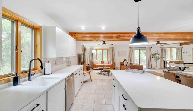 Hot Tub | Deck w/Grill | Pool Table | King Beds