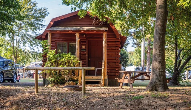 Relaxing Accommodation! Kitchen, Free Parking, Close to Greenleaf State Park!