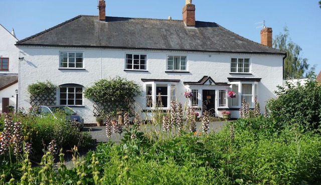 Self catering wing in Regency farmhouse close to the magnificent Malvern Hills