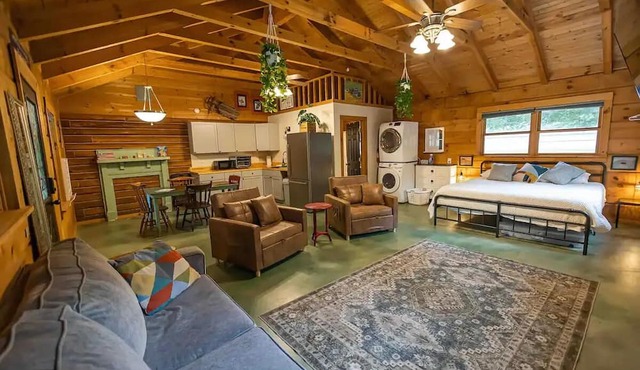 Guest Suite with Hot Tub