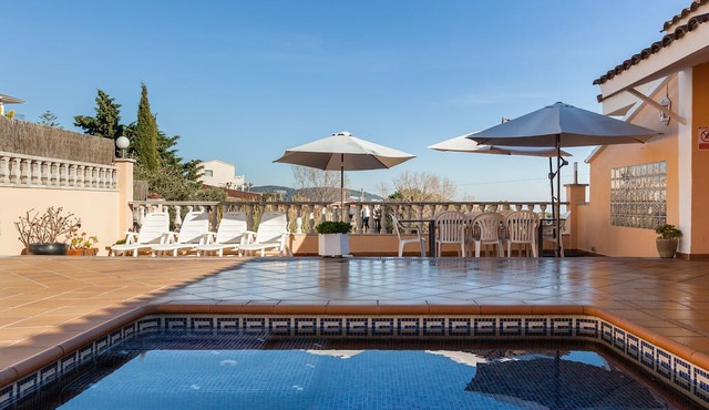 Holiday Home 'Villa Sol' with Sea View, Private Pool and Wi-Fi