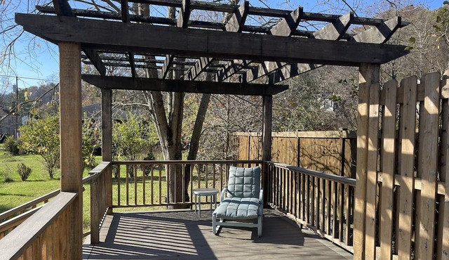 High end luxury retreat in quiet Athens neighborhood