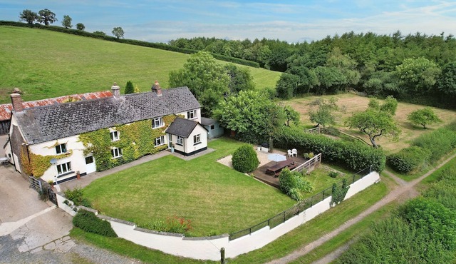 HALLWOOD, pet friendly, with open fire in Hatherleigh