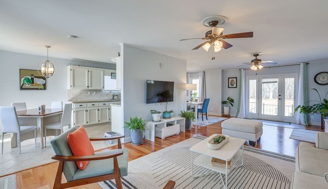 Riverfront Wilsonville Home w/ Dock & Fire Pit!