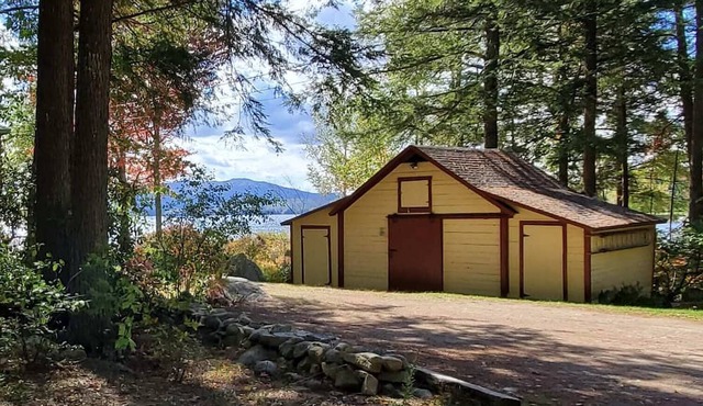 Rare Gem on Lake Sunapee Great for Family Reunions