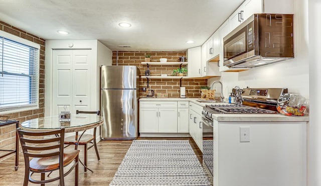 Ohio Studio Centrally Located Near Attractions!