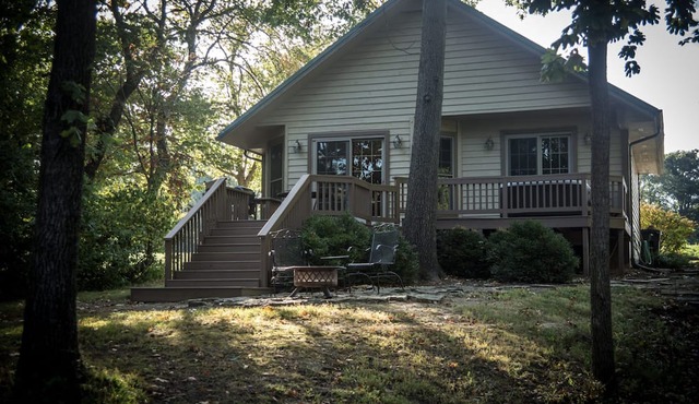 Hot Tub Cabin- In the Heart of Shawnee Wine Trail