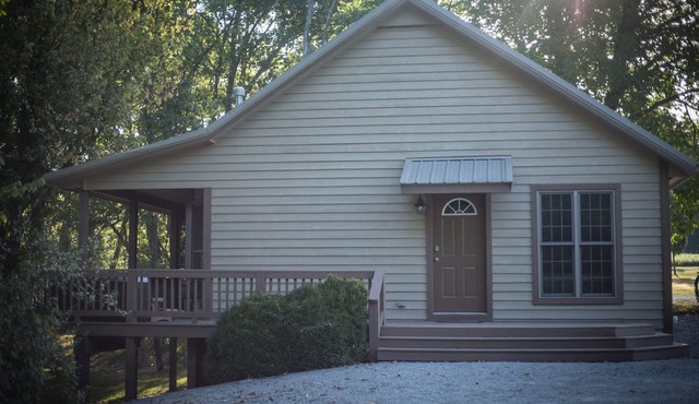 Hot Tub Cabin- In the Heart of Shawnee Wine Trail
