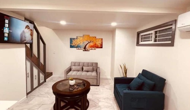 Private Cozy & Modern Wee Casita in LA & OC