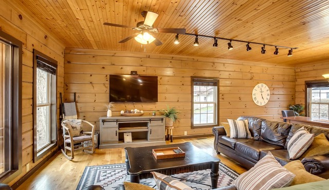Peaceful Celina Cabin w/ Hot Tub & Lake View!